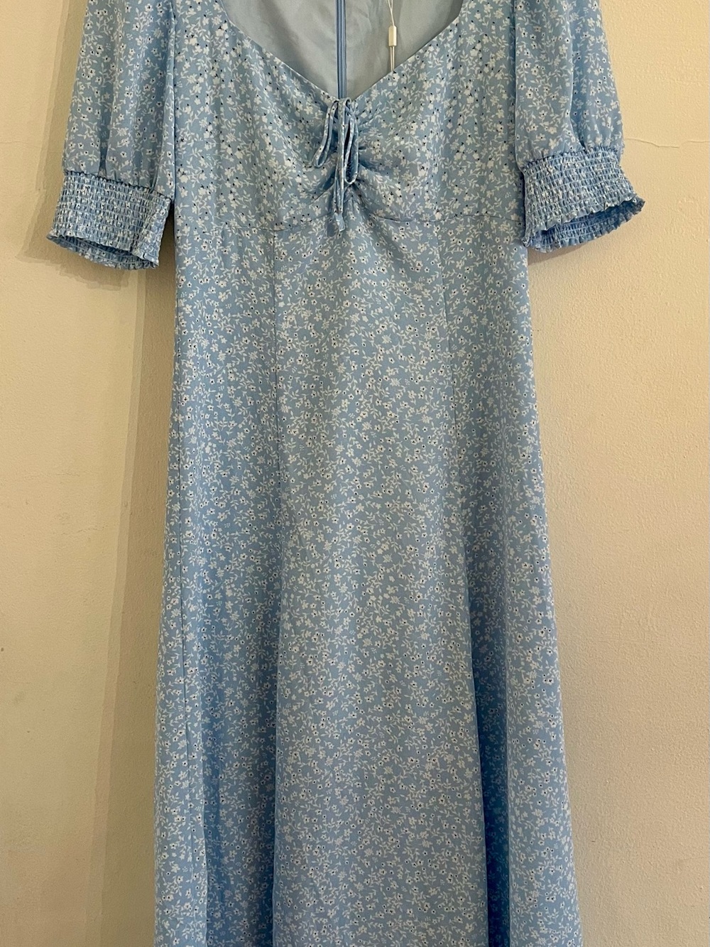 LIKELY Womens Size 4 Blue Ditsy Floral Puff Sleeve Midi Dress with slit NWT